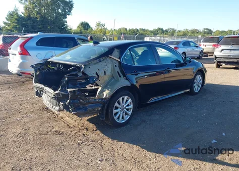 2020 Toyota Camry Le z USA, uszkodzony, nr VIN 4T1C11AK6LU987163